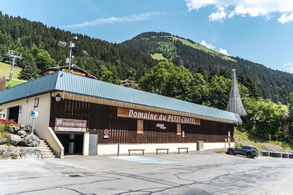 © Overdekte parkeerplaats van Barbossine - L.MEyer - Châtel