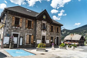 © Châtel Town hall - L.Meyer - Châtel