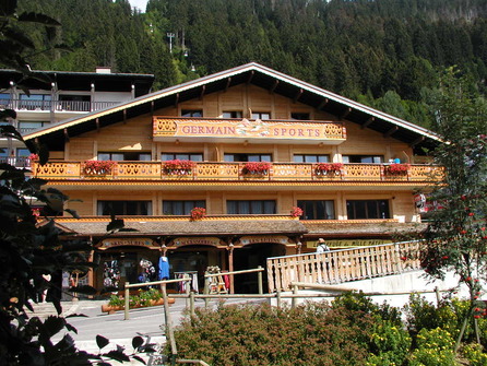 Sport 2000 - Germain Sports Centre Station