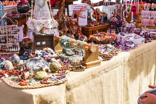 Belle Dimanche market