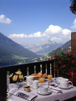 © Hôtel_Les_Triolets_Été_petitdej - ©Hôtel Les Triolets