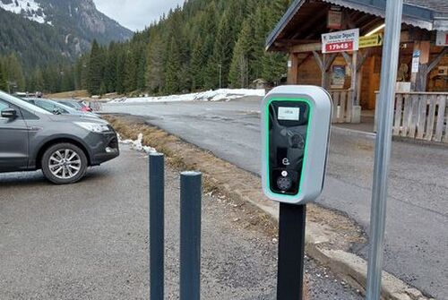 Borne de rechargement pour véhicules électriques Pré-la-Joux