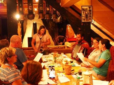 Wandelen en dineren in de alpenweiden