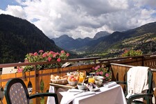 © Petit-déjeuner - Hôtel Belalp - Châtel - Hôtel Belalp - Châtel Eliophot