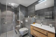 © Salle de bains 5 pièces - Les Flambeaux - Bo Immobilier