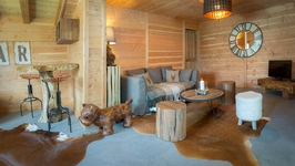 © Salon - bar Chalet Savoyard - Bo Immobilier