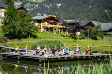 © Yoga outdoor - L. Meyer Châtel