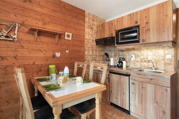 © Salle à manger et coin cuisine - Guémard
