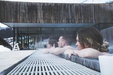 © Pause dans le bassin extérieur -Forme d'o - L.Meyer - Châtel