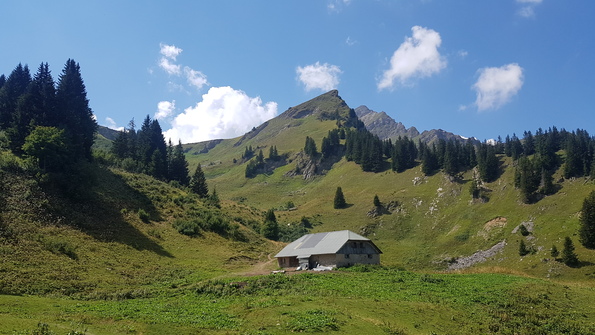 Tour pédestre de la Pointe des Mattes en 2 jours - Etape 1