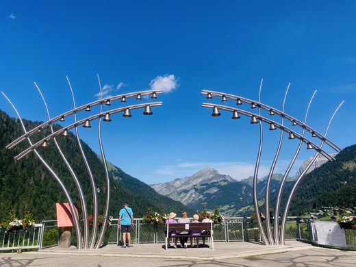 Châtel to the sound of bells (FR)