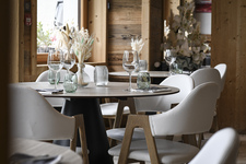 © Petite table ronde - Restaurant Fleur de Neige - Anthony Cottarel