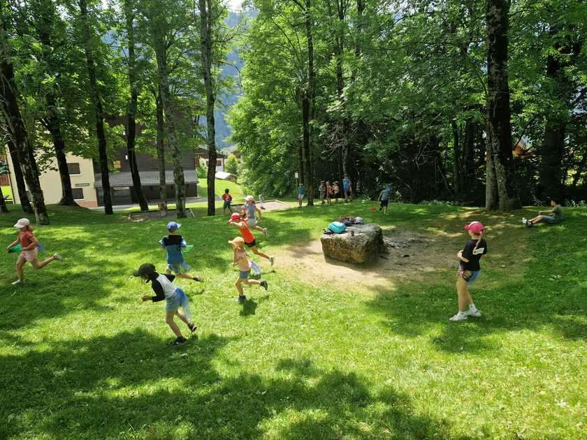 © Jeux en plain air - Club des Petits Montagnards - M.Ghezli - Mairie de Châtel