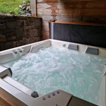 © Bain à remous - Les Chalets des Freinets - Robin David