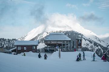 © Pierre Longue chairlift_Châtel - L.Meyer-Châtel