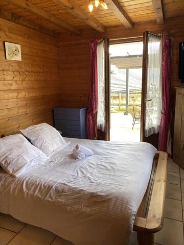 © 2-kamerapp. - Le Ver Luisant_Châtel - Armande Grillet Munier