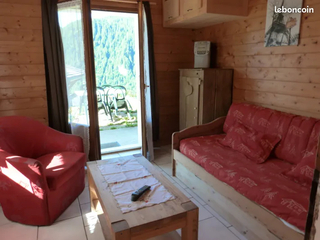 © 2-kamerapp. - Le Ver Luisant_Châtel - Armande Grillet Munier