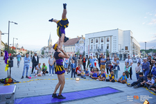 © Spectacle acrobatique "Atempo" - Marius Romilia - Cie Gato Blanco Gato Negro
