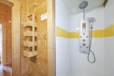 © Salle-de-bains_douche_La_Roseraie_Châtel - Sylvain Cochard