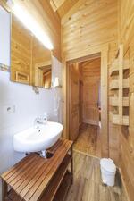 © Salle-de-bains_La_Roseraie_Châtel - Sylvain Cochard