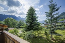 © Vue_balcon_été_La_Roseraie_Châtel - Sylvain Cochard