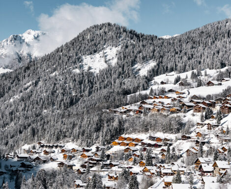 Beau village de Châtel en hiver