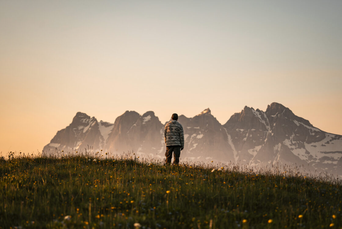 Levée de soleil face aux dents du midi à Châtel