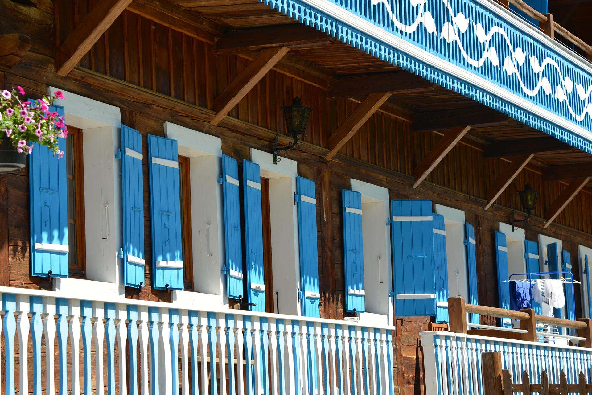 Chalets & Balconies