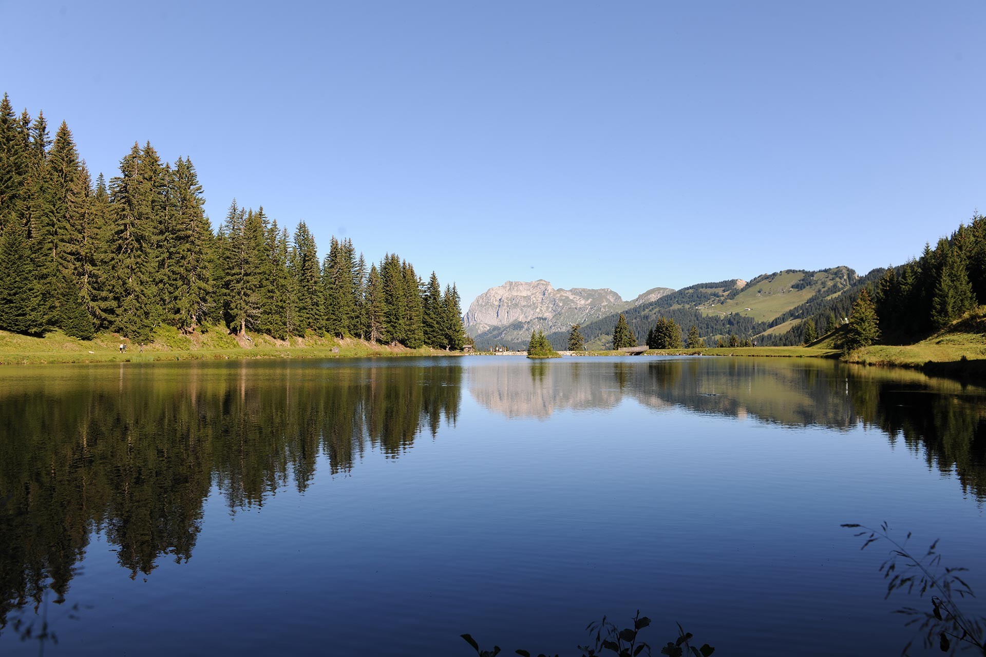 Maintenance, cleaning of mountain lakes