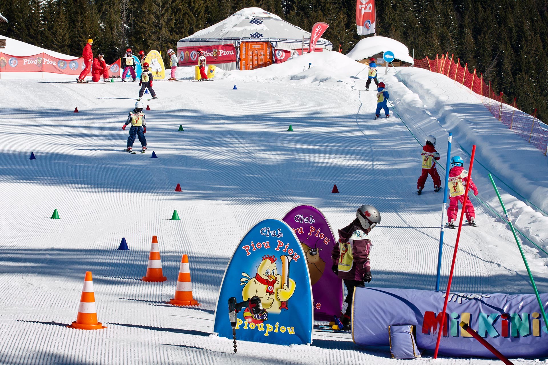 Jardin des neiges, glisse enfants