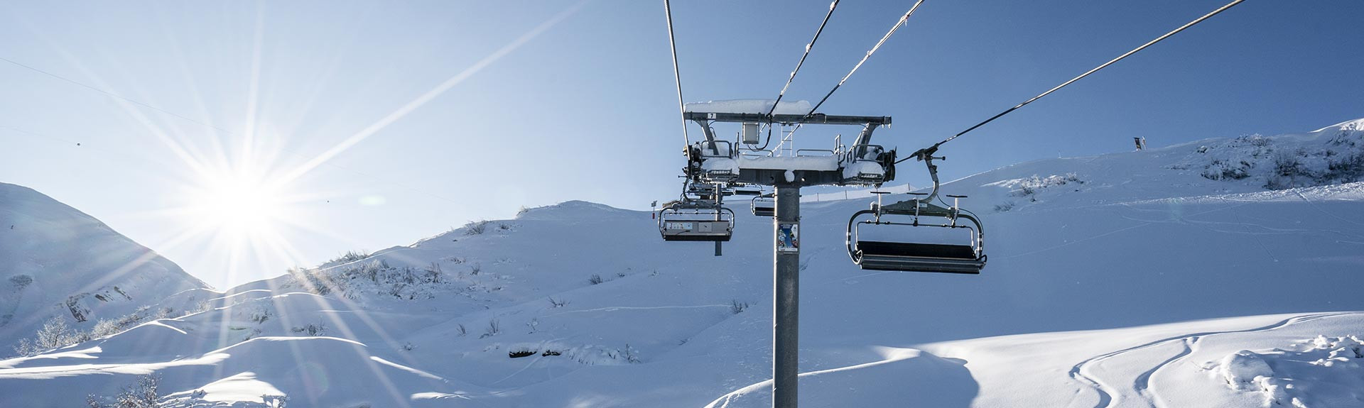 Ski lifts for pedestrians