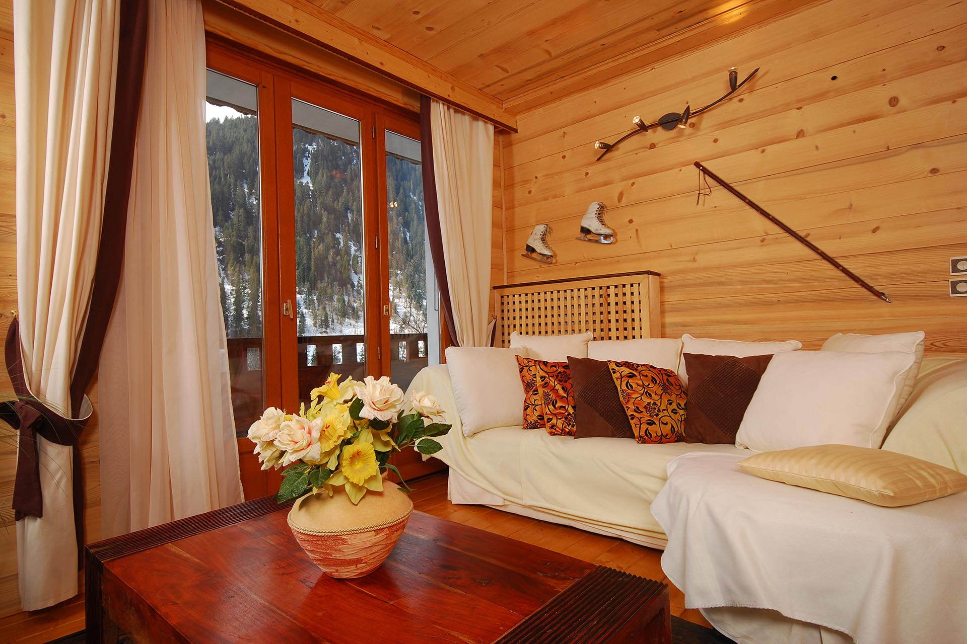 Residence with hotel services