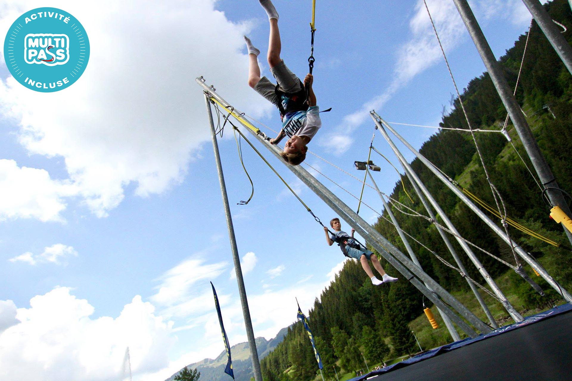 Trampoline à élastiques