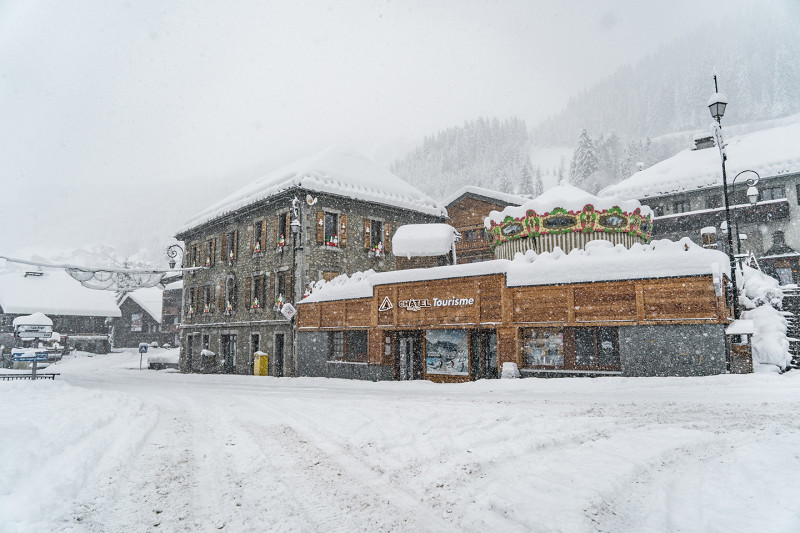 chatel-l-meyer-neige-village-20211210-032-bd-18612