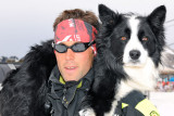 Pisteur et son chien d'avalanche
