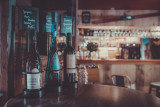 Espace bar avec sélection de vins