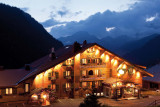 Façade de nuit -Hôtel Belalp - Châtel