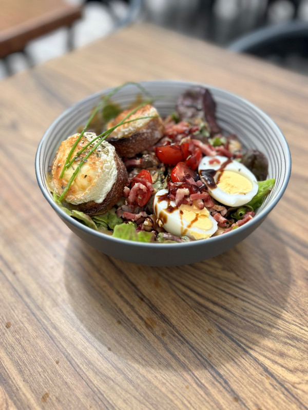Salade de chêvre chaud