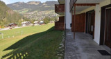 Terrasse en été du 3 pièces Tyroliens A avec vue sur le village de Châtel