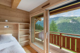 Chambre avec balcon, vue sur les montagnes