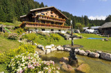 Façade du chalet en été