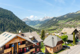 Vue sur le village et la vallée