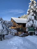 Chalet extérieur en hiver