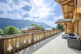 Terrasse_été_La-Roseraie_Châtel