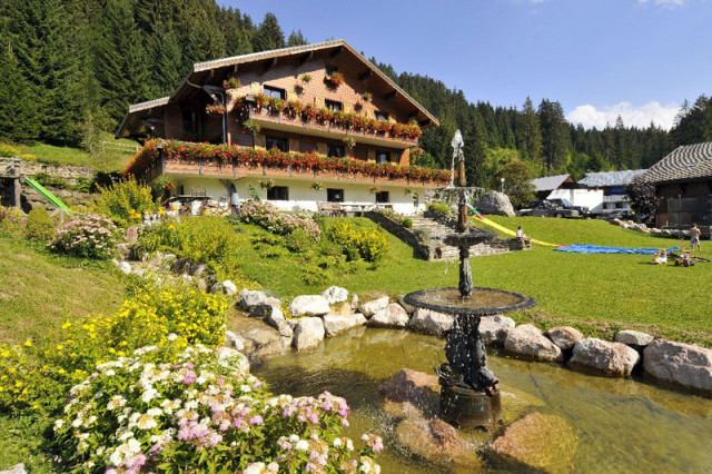 Façade du chalet en été