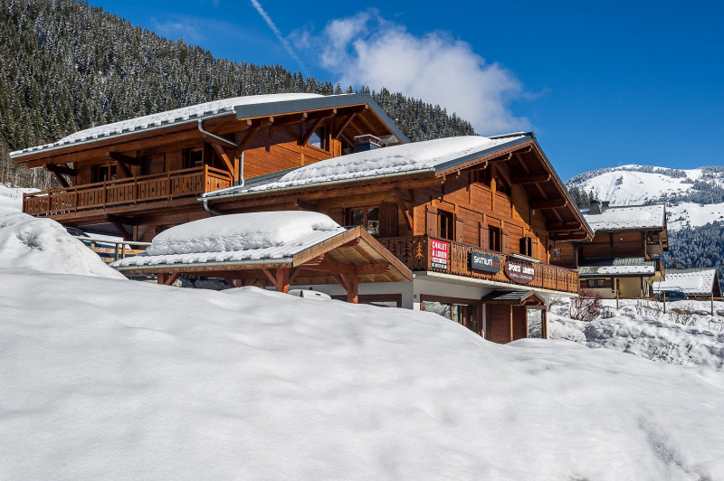 Le chalet sous la neige