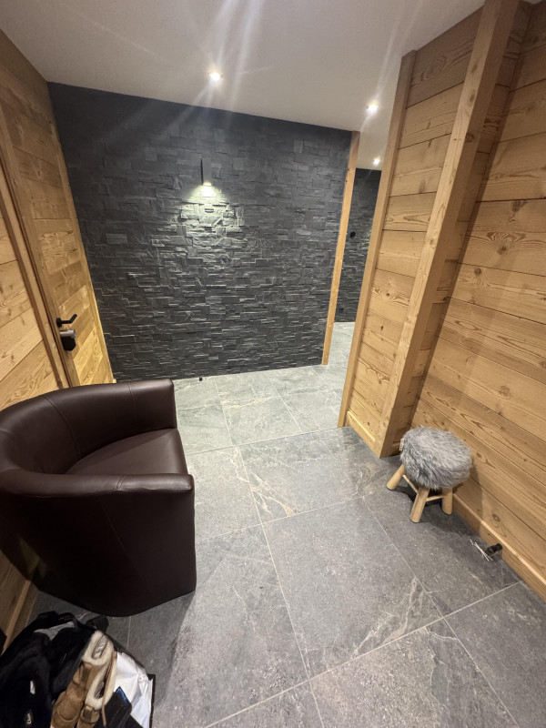 Studio - Ketekunan_Châtel