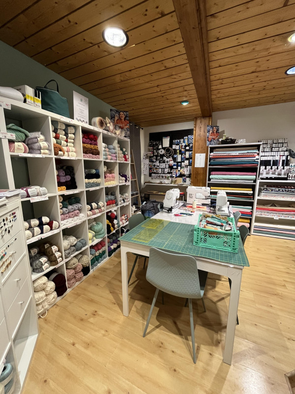Sewing lesson_Châtel