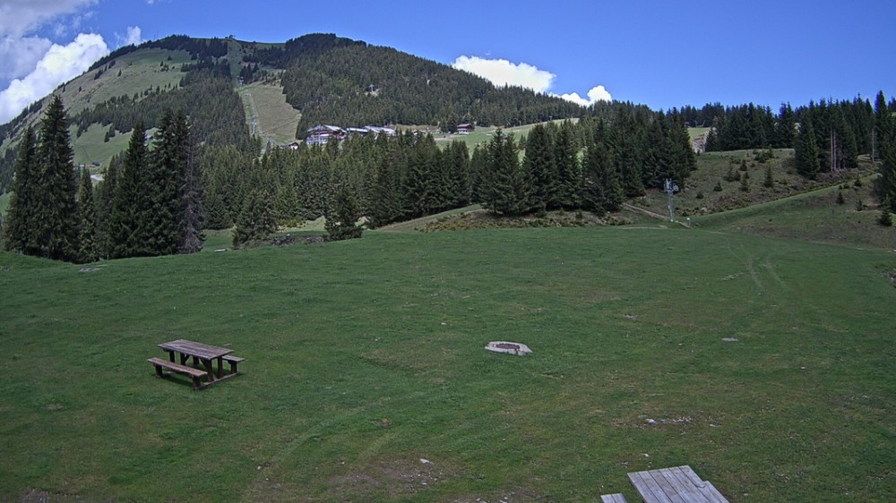 https://www.trinum.com/ibox/FTPCam/chatel_lac-de-la-mouille-2.jpg